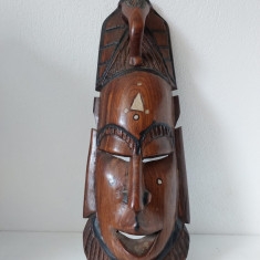 ** Masca africana sculptata in lemn cu intarsie de os, veche, vintage, 43x16cm