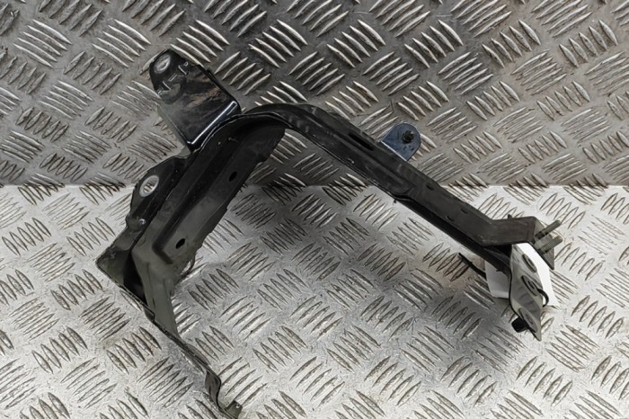 Suport aripa dreapta față AUDI Q7 4M 2015 OEM: 4M0821132C | 32028378