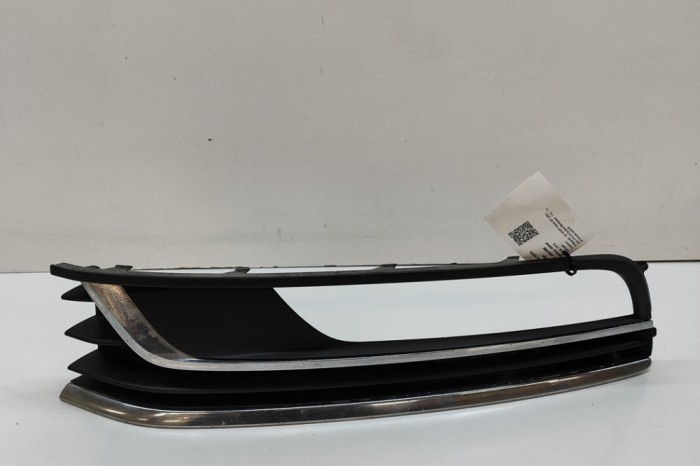 Grila st&acirc;nga față VW PASSAT Variant B7 365 2012 OEM: 3AA853665 30657895