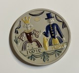 Placheta din ceramica suedeza NITTSJO tematica REALISMUL MAGIC, jumatatea secolui 20