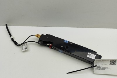 Amplificator de antena TESLA MODEL Y 2024 OEM: 1585601-00-E | 30760923 foto