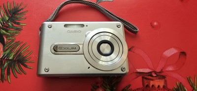 APARAT FOTO DIGITAL Casio Exilim Card EX-S100 , FUNCTIONEAZA . foto