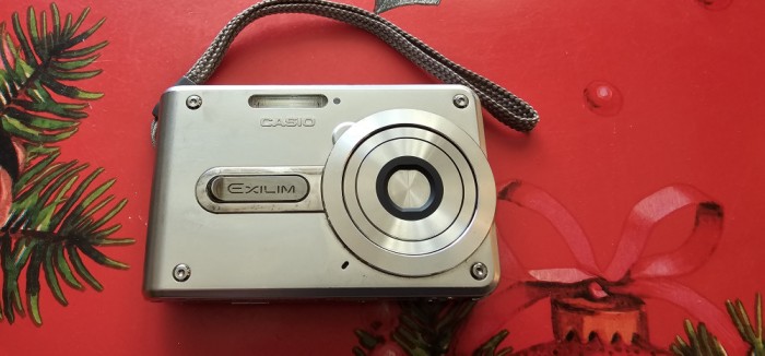 APARAT FOTO DIGITAL Casio Exilim Card EX-S100 , FUNCTIONEAZA .