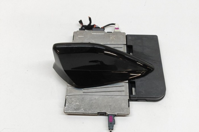 Antena PEUGEOT 208 II UB_, UP_, UW_, UJ_ 2024 OEM: 9863647080,9848946480,A3C1247690100 | 31845540
