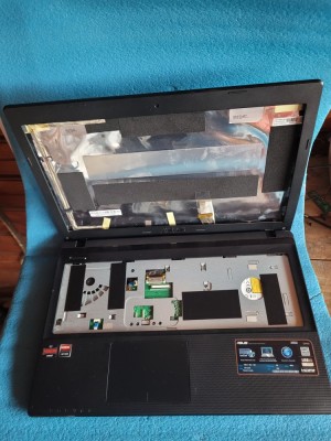 placa de baza si carcasa incompleta ASUS X55U foto