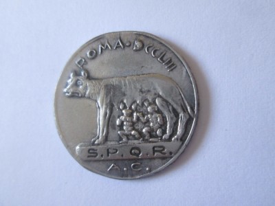 Italia Jeton orasul Roma anul 753 S.P.Q.R. Colosseo anii 40 foto
