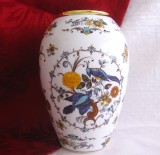 VAZA ROYAL KPM BAVARIA LUCRATA MANUAL DECOR FLORI SI PASARI EXOTICE 18.5 CM