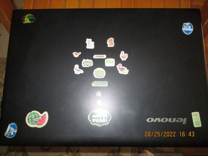 Laptop LENOVO