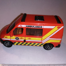 bnk jc Matchbox MB885 Renault Master Ambulance