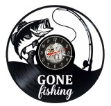 Ceas de perete decorativ realizat din disc de vinil, Model Pescuit cu Peste in Crlig si Lanseta, Text Gone Fishing, Negru, 30 cm