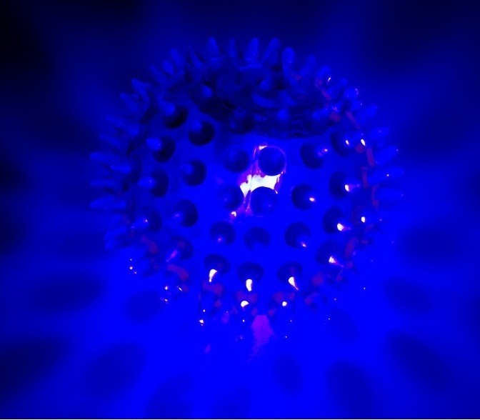 Jucarie minge albastra cu led &Oslash; 5,5 cm