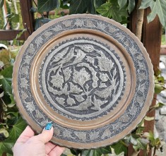 APLICA QAJAR PERSANA VECHE DE CUPRU SI METAL ARGINTAT CU GRAVURĂ MANUAL,ANII &#039;40