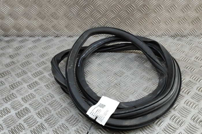 Garnitura ușă dreapta față AUDI Q4 SUV F4B 2024 OEM: 11A867912B | 31088883