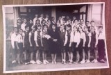 QW18 134 - Fotografie foarte veche - Clasa de pionieri cu invatatoarea - anii 60