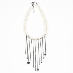 Colier cu perle albe si franjuri metalice negre