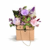 Poseta decorativa eleganta cu aranjament mov - verde, trandafiri si hortensie criogenate