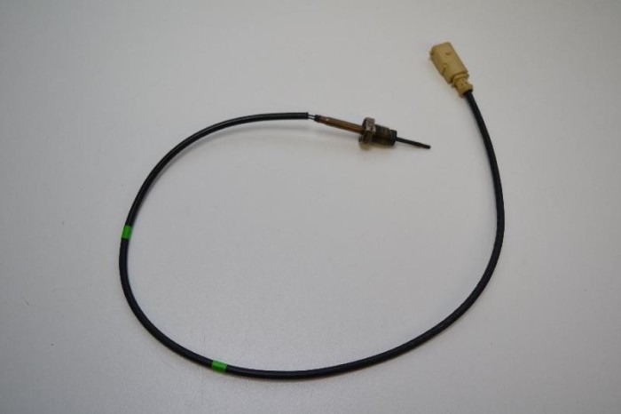 Senzor de temperatură AUDI Q3 8U 2016 OEM: 04L906088BS 2127296