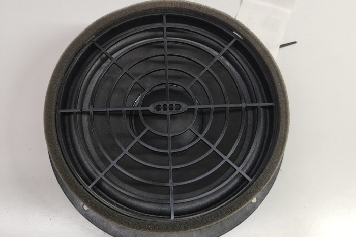 Difuzor ușă st&acirc;nga față AUDI Q5 8R 2015 OEM: 8R0035415A 30715497