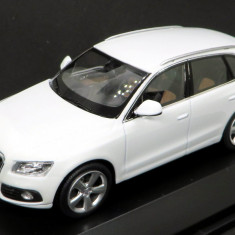 Schuco AUDI Q5 ( glacier white ) 2016 1:43