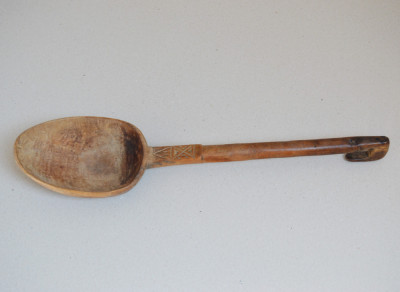 Veche lingura taraneasca de lemn Transilvania foto