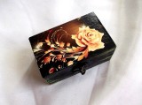 Cutie lemn decorata cu trandafir bej auriu 35490
