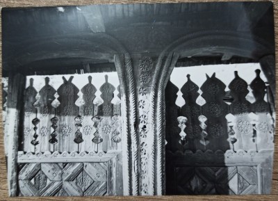 Poarta din lemn din zona Maramuresului// fotografie de presa foto