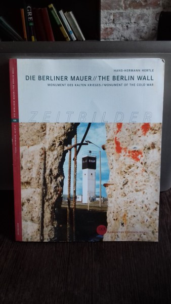 DIE BERLINER MAUER/ THE BERLIN WALL - HANS HERMANN HERTLE