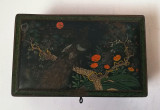 Cutie din tabla anii 30 caseta cu cheia pictata cu Pauni
