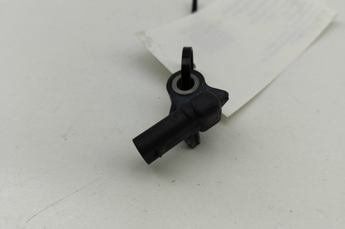 Senzor de impact dreapta față TESLA MODEL 3 2019 OEM: 1095699-00-A 31401434