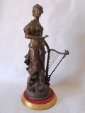 Sculptură elegantă &bdquo;Mousique&rdquo; de Victor Rousseau - O muză clasică pentru colecția ta, 46cm