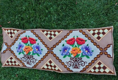 Peretar - Lucru de mana cusatura in punct kilim / chilim foto