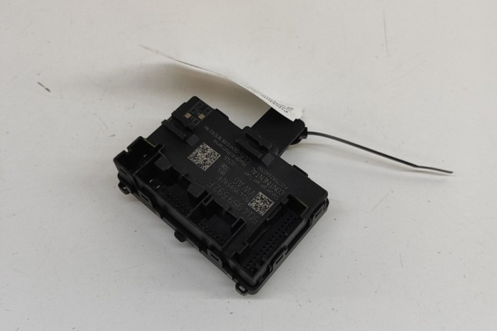 Modul de control ușă dreapta față SKODA SUPERB III Estate 3V5 2019 OEM: 5Q4959592F | 30302865