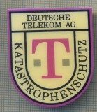 Y 114 INSIGNA -PROTECTIA CIVILA -KATASTROPHENSCHUTZ TELEKOM- PENTRU COLECTIONARI