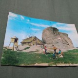 CARTE POSTALA MUNTII BUCEGI -VARFUL SI CABANA OMUL CIRCULATA