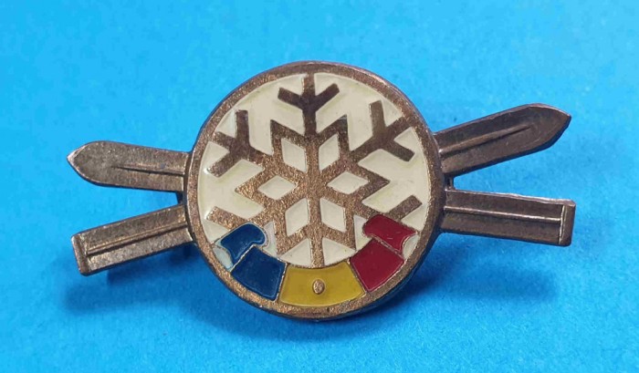 Insigna realizari Epoca de Aur anii 1970 sport de iarna elevi pionieri