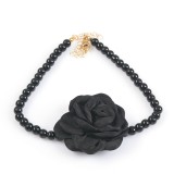 Colier cu margele negre si trandafir
