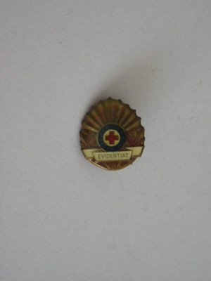 QW9 J 65 - Insigna - tematica medicina - Crucea rosie a RSR - Evidentiat - Mica foto