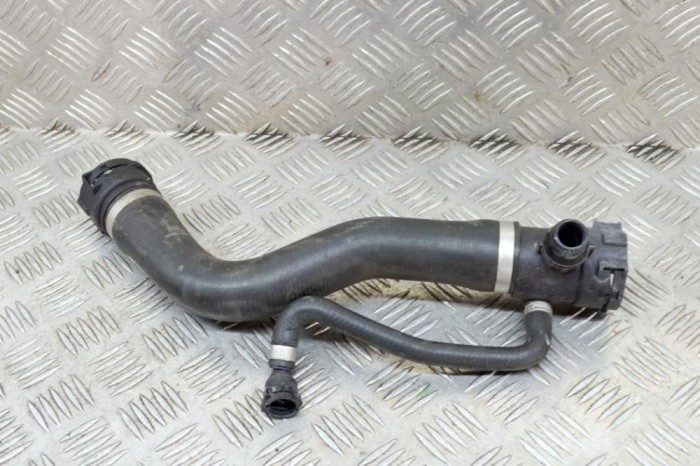 Furtun radiator răcire st&acirc;nga BMW 3 F30, F80 2013 OEM: 7596837 14462936