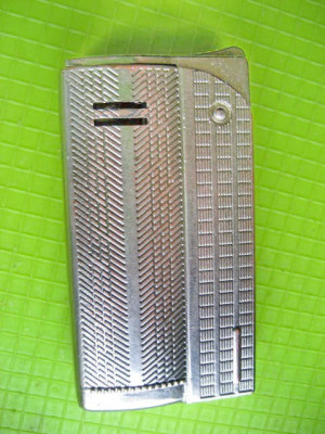 10029-Bricheta vintage Austria laser arama argintie. foto