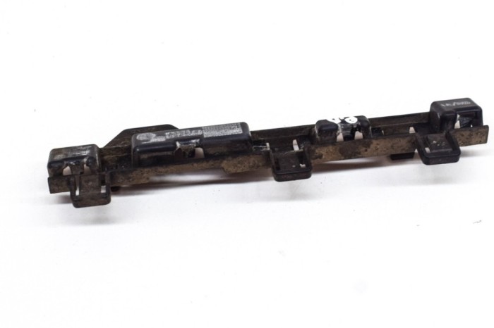 Suport prag lateral dreapta față BMW 3 F30, F80 2016 OEM: 7240874 20285383
