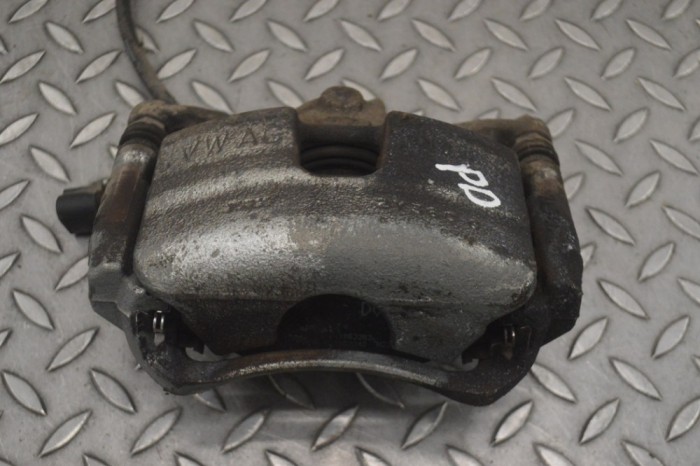 Etrier de fr&acirc;nă dreapta față VW GOLF VIII CD1 2022 25292599
