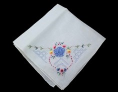 BATISTA VINTAGE DIN L&Acirc;NĂ FINĂ CU MODEL CUSUT MANUAL