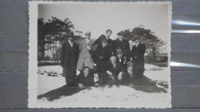 GRUP DE PRIETENI IN PARCUL CENTRAL CONSTANTA, IARNA - 1932 - FOTO REGAL foto