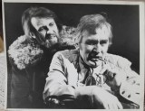 Fotografie, actorii Bujor Macrin si Gheorghe Moldovan pe scena teatrului Maria Filotti din Braila, anii 2000