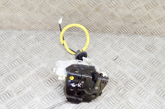 &Icirc;ncuietoare ușă st&acirc;nga spate AUDI A6 4F2, C6 2005 OEM: 4F0839015A 18311032