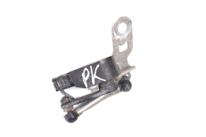 Senzor de nivel &icirc;nălțime st&acirc;nga față BMW 6 Cabrio F12 2013 OEM: 37146860843 13428014