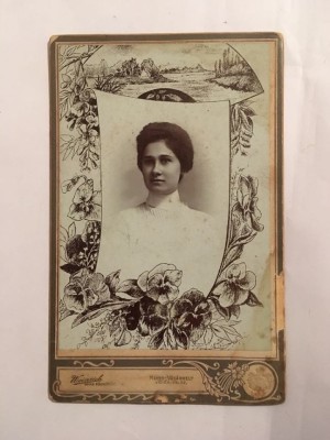 Fotografie veche, portret femeie tanara, 1900, la T&amp;acirc;rgu Mureș (Marosv&amp;aacute;s&amp;aacute;rhely) foto