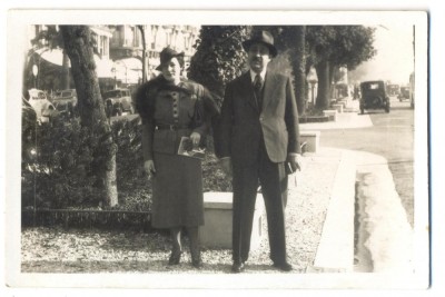 AD 1529 C.P.VECHE - SOTI IN TINUTA DE EPOCA -MASINI DE EPOCA foto