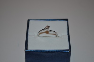 INEL AUR alb 18K + 1 Diamant = 0.15ct. - Model Solitaire - De logodna ! foto