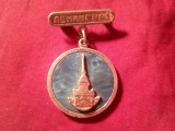 Insigna URSS - Leningrad , d= 2,4cm , metal si email
